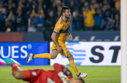 André-Pierre Gignac marcó el tercer gol de Tigres al minuto 84 en la victoria de los felinos 3-2 sobre Tuzos de Pachuca. Tigres consigue segundo triunfo