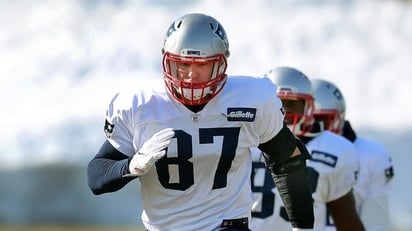 Rob Gronkowski volvió a practicar con los ‘Pats’, aunque no se sabe si ya pasó el protocolo de conmociones.