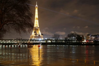 Fenómeno. El nivel del río Sena en París se ha visto incrementado, y se espera que siga creciendo. (EFE)