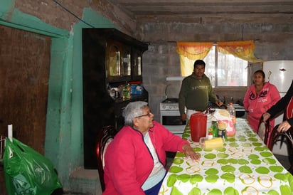 Mejoras. Autoridades entregaron techos de viga, techos de loza de concreto, entre otros. (EL SIGLO DE TORREÓN)