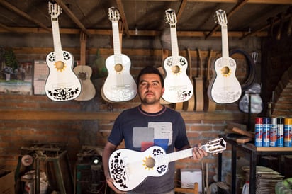 Aseguró que las ventas de estos instrumentos se han triplicado desde que se estrenó la película y los pedidos desde todo el país se han multiplicado. (ARCHIVO)