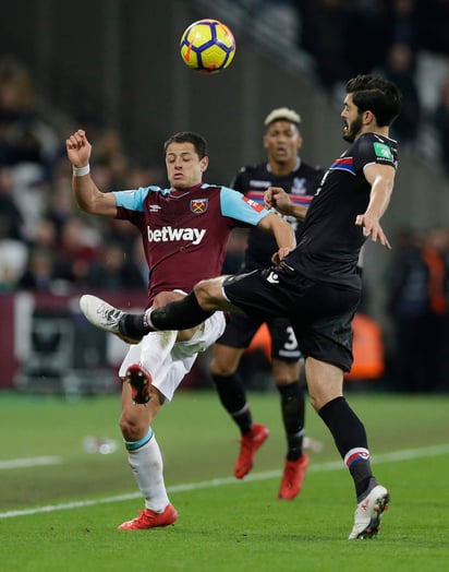 Por segundo partido consecutivo, Hernández recibió la confianza del entrenador escocés, David Moyes, para arrancar de titular, acompañado del reciente fichaje del club procedente del Inter de Milán, el portugués Joao Mario. (AP)