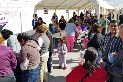 Brigadas. Acuden a brigadas organizadas por autoridades del DIF Municipal en Lerdo. Fueron atendidas 200 personas. (EL SIGLO DE TORREÓN)