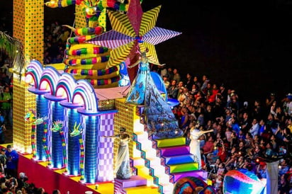 En el tradicional carnaval de Mazatlán se desplegará un operativo especial de vigilancia. Elementos del Ejército, Policía Militar y Marina instalarán un centro de control cerca de la zona de Olas Altas para evitar el ingreso de armas punzo cortantes. (ARCHIVO)