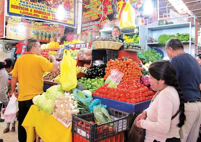 La Procuraduría Federal del Consumidor (Profeco) reportó que no hubo variaciones en todo el país, en el precio promedio de productos de la canasta básica como bolillo, tortilla, huevo y carne, con respecto a los primeros días de enero. (ARCHIVO)