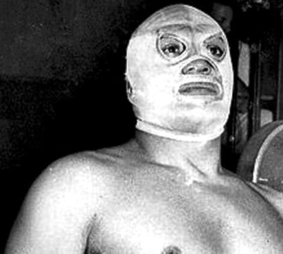 En sus odiseas, El Enmascarado de Plata enfrentó a psicópatas asesinos, monstruos del espacio, maléficas hechiceras, gángsters internacionales, mujeres vampiro, momias sedientas de venganza y científicos enloquecidos. (ESPECIAL)