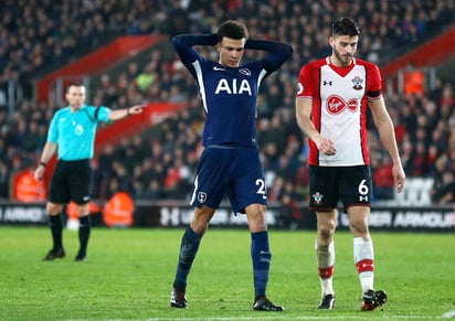 Dele Alli en el partido ante Southampton. (ARCHIVO)