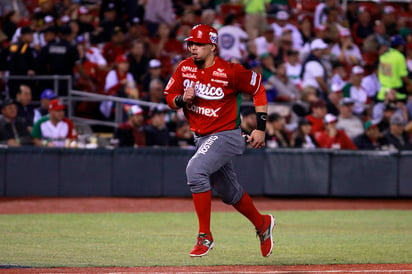 Sebastián Elizalde, de México, durante la Serie del Caribe en el estadio Charros de Jalisco. (Foto de Jam Media)