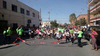 Salud. En la escuela fomentan el deporte en familia. (EL SIGLO DE TORREÓN)