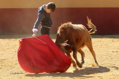 Surgido de la Academia de Cultura Taurina del Coliseo Centenario, el joven Arturo Gilio Quintero se prepara en España. (Cortesía)