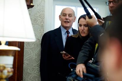 Kelly, un general que lleva poco más de seis meses como jefe de gabinete, se ha visto salpicado por la polémica que el miércoles provocó la renuncia de Rob Porter, el secretario de personal de la Casa Blanca, que fue acusado por sus dos exesposas de maltratarlas física y psicológicamente hace años. (AP)