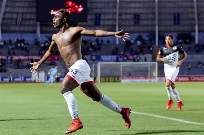 Julián Quinones, del Lobos BUAP, en festejo del primer gol. Lobos BUAP respira en el descenso