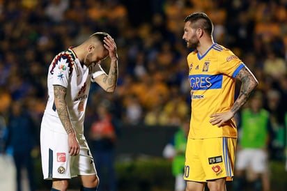 Jéremy Ménez (i), del América y Andre-Pierre Gignac. (Jam Media)