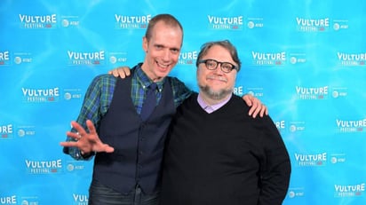 El actor Doug Jones, quien interpreta al anfibio en La forma del agua (The Shape of Water), salió en defensa del cineasta mexicano Guillermo del Toro. (ARCHIVO)
