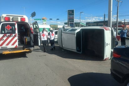 Accidente. El vehículo terminó sobre su costado izquierdo.