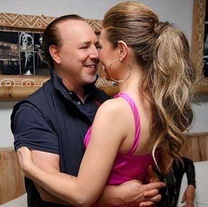 Tommy Mottola decidió gritar a los cuatro vientos el amor que siente por Thalía y festejar por anticipado esta fecha especial para ambos. (ESPECIAL)