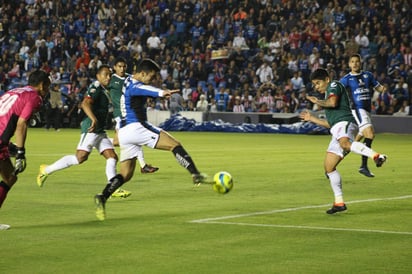  Pese a que Matías Almeyda puso a siete jugadores que estuvieron en el último campeonato del rebaño en el cuadro titular de hoy, el equipo del “Pelado” no encuentra su mejor futbol y parecen aún lejos de mejorar. (EL UNIVERSAL)