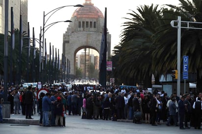 El organismo indicó que cuando ocurre un sismo de magnitud considerable las rocas que se encuentran cerca de la zona de ruptura sufren un reacomodo, lo que genera una serie de temblores en la zona que reciben el nombre de réplicas.  (EL UNIVERSAL)