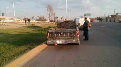 El responsable huyó del lugar y dejó la camioneta. (EL SIGLO DE TORREÓN) 