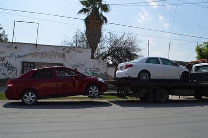 Debido a la fuerza del choque, el mismo vehículo Nissan volcó sobre su toldo, lo que generó el cierre parcial del crucero por espacio de más de una hora. (ESPECIAL)