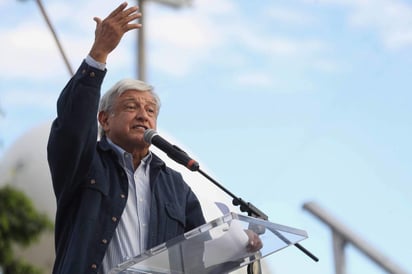 López Obrador dijo que la Secretaría de la Defensa Nacional (Sedena) hace lo correcto al asumir la responsabilidad del accidente, ya que se debe de investigar qué sucedió. (EL UNIVERSAL)