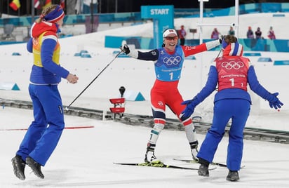 Bjoergen consiguió su séptima medalla de oro en unos Olímpicos. (EFE)