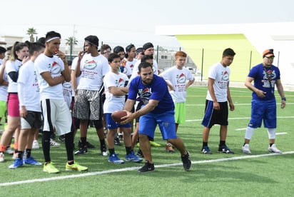 Jorge Valdez, líder de todos los tiempos en tackleadas dentro de la ONEFA, participó en el camp. (Jesús Galindo)