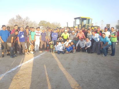 Trabajos. Las mejoras consisten en emparejar el campo, pintura de porterías, entrega de redes y demás material deportivo. (EL SIGLO DE TORREÓN) 