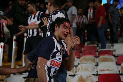 Algunos aficionados salieron con heridas tras el partido.