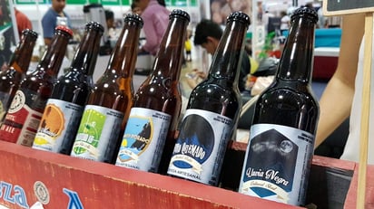  El Impuesto Especial sobre Producción y Servicios (IEPS) y el pago de aranceles son un freno para el crecimiento de las cerveceras artesanales, las cuales tienen una participación en el mercado de 6.0 por ciento y un crecimiento anual de 25 por ciento. (ARCHIVO)