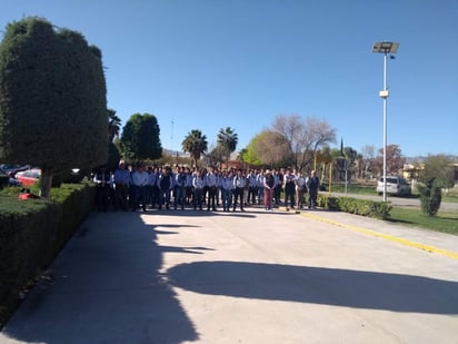 'La Narro está volteando un poquito hacia la forma de perpetuar la lengua, la forma de usarla es haciéndola útil y poniéndola en práctica'. (EL SIGLO DE TORREÓN) 