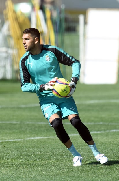 “La gente es libre de expresarse y yo lo entiendo a la perfección; si me abuchean, lo voy a tomar como tal, la única manera de cambiarlos por aplausos,es con actuaciones en la cancha”. Jonathan Orozco, portero del Santos Laguna.