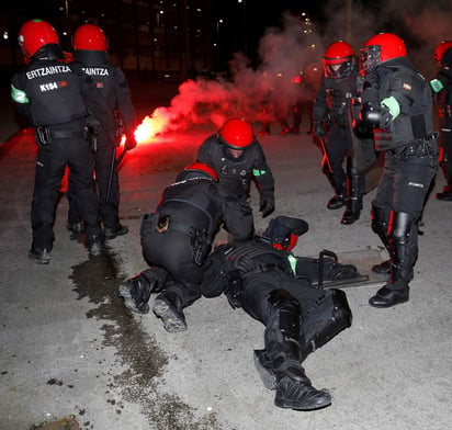 Los médicos descartaron que el paro haya sido causado por traumas sufridos durante los enfrentamientos entre hinchas y la policía.