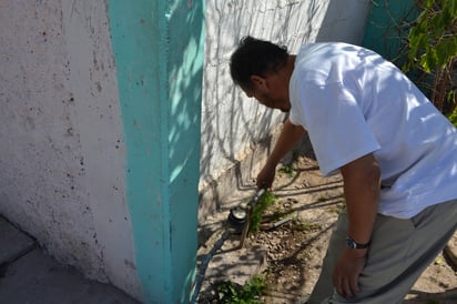 Agua. Siguen habitantes sin agua en el ejido La Luz, pese a ser uno de los servicios básicos y primordiales para el ser humano. (EL SIGLO DE TORREÓN)