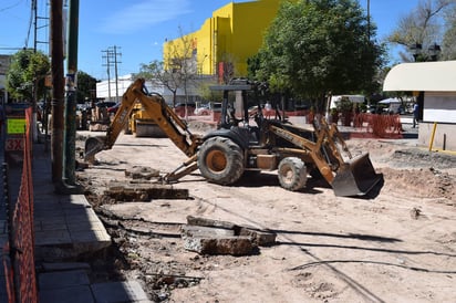 Lentos. Mientras la circulación se trastorna en los alrededores, la constructora se toma su tiempo. (EL SIGLO DE TORREÓN)