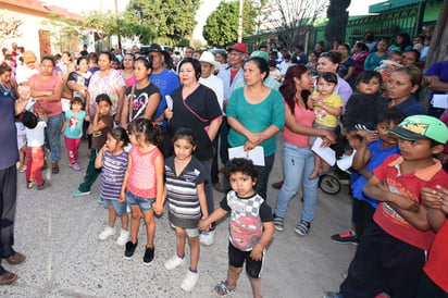 Acuden. Autoridades municipales acudieron a varias colonias populares de Lerdo. (EL SIGLO DE TORREÓN)