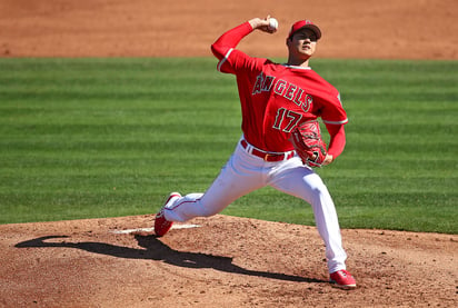 Shohei Ohtani permitió dos carreras (una limpia) en una entrada y un tercio de trabajo. (AP)