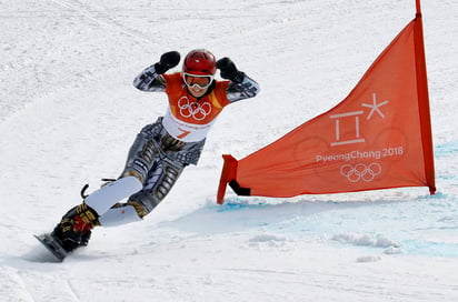 Ester Ledecka derrotó en la final a la alemana Selina Jörg por 46 centésimas de segundo. (AP)