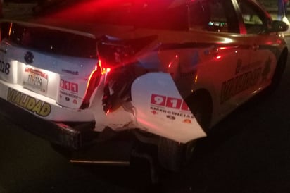 Accidente. Impactó su vehículo contra la parte trasera de una patrulla de Vialidad tipo Pryus. (EL SIGLO DE TORREÓN) 