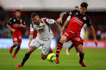 Disputado encuentro se vio ayer en el Estadio Azteca. (Jam Media)