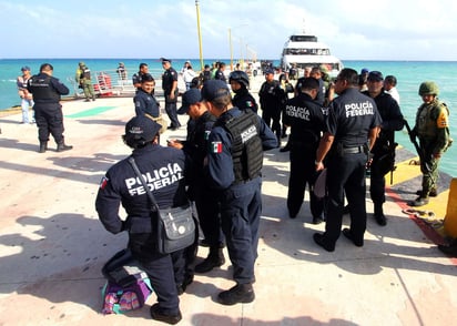 La tarde del miércoles la embarcación explotó mientras estaba atracada en el muelle privado de Navega en Playa del Carmen, el incidente dejó como saldo varios lesionados, algunos fueron atendidos en el lugar y entre 8 y 26 fueron hospitalizados. (ARCHIVO) 
