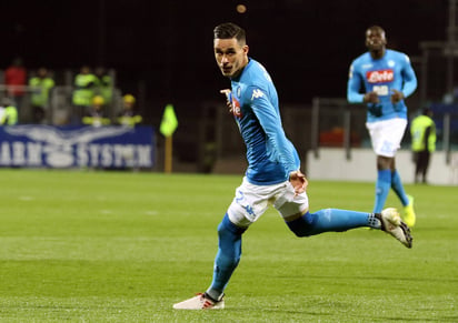 José Callejón celebra luego de marcar el primer gol en la victoria del Nápoles 5-0 sobre Cagliari. (AP)