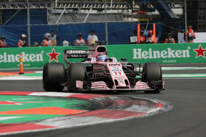 “Checo” Pérez logró su mejor desempeño en 1:21.973 minutos en 65 vueltas que dio al trazado, una buena actuación para el piloto mexicano. (ARCHIVO)