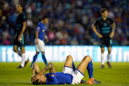 Cruz Azul se cansó de fallar y terminó perdiendo en casa 1-0 ante Querétaro. (Jam Media)