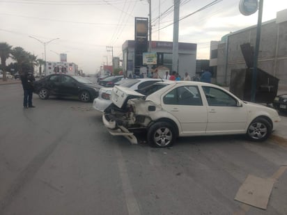 Al lugar acudieron paramédicos de la Cruz Roja, quienes atendieron a una mujer identificada como Luz María de 37 años de edad, quien conducía el vehículo Focus. (EL SIGLO DE TORREÓN)

 