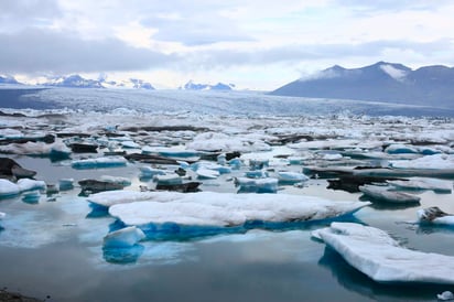 Hoy se ven grandes zonas de océano donde el mar normalmente se congelaba, según nuevas estadísticas climatológicas de Estados Unidos. (ARCHIVO)