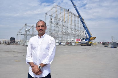 Marcha. El productor de la Réplica de la Capilla Sixtina, Gabriel Berumen, supervisa la obra. (EL SIGLO DE TORREÓN / Ernesto Ramírez)