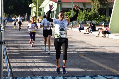 Se trata de una carrera que tiene por objetivo, además de promover el deporte, generar proximidad social, abriendo por un día las instalaciones de la SEDENA en Gómez Palacio para que los corredores y sus acompañantes se den la oportunidad de conocer las actividades que se realizan al interior de la institución militar. (ARCHIVO)