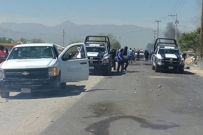 Violencia. Una jornada violenta se vivió ayer por el rechazo a que se instale la empresa Chemours en el poblado El Siete. (EL SIGLO DE TORREÓN)