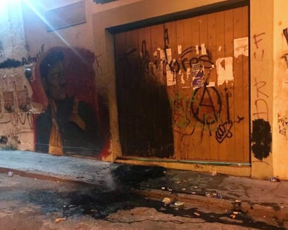 La protesta dejó únicamente daños materiales en el hotel del magisterio, ubicado en el barrio del Ex Marquesado, al poniente de la ciudad de Oaxaca. (ESPECIAL)